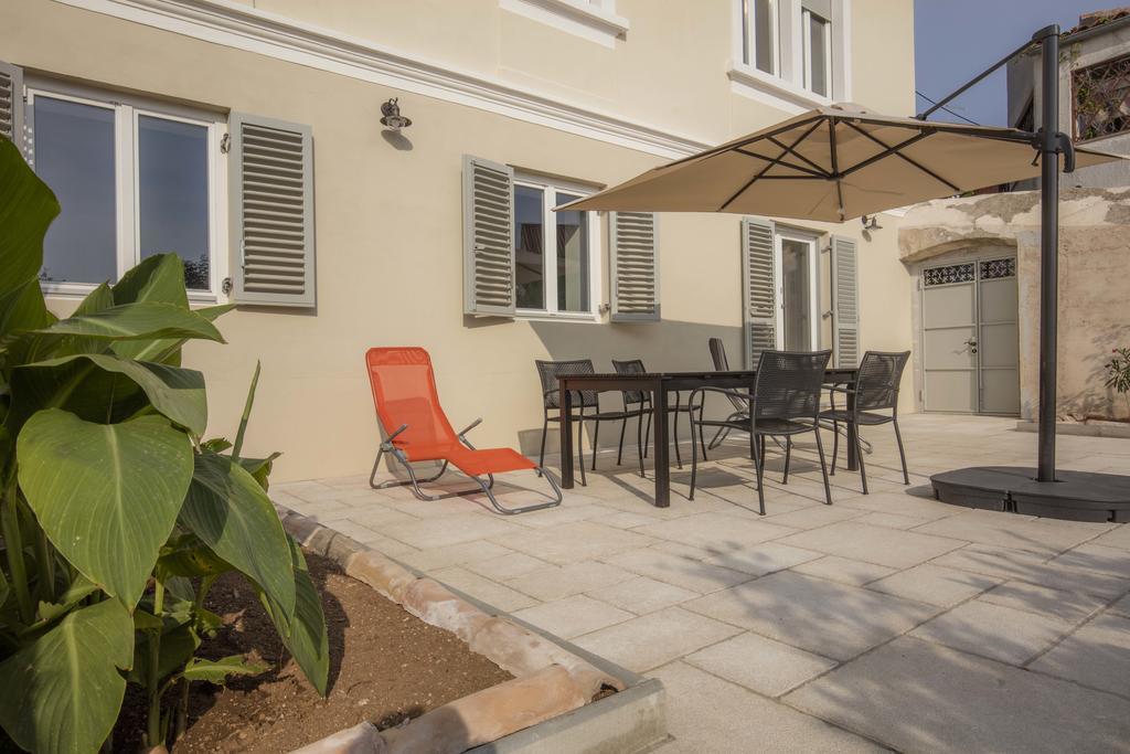 מאלי לוסיניי Apartments Villa Adrienne מראה חיצוני תמונה