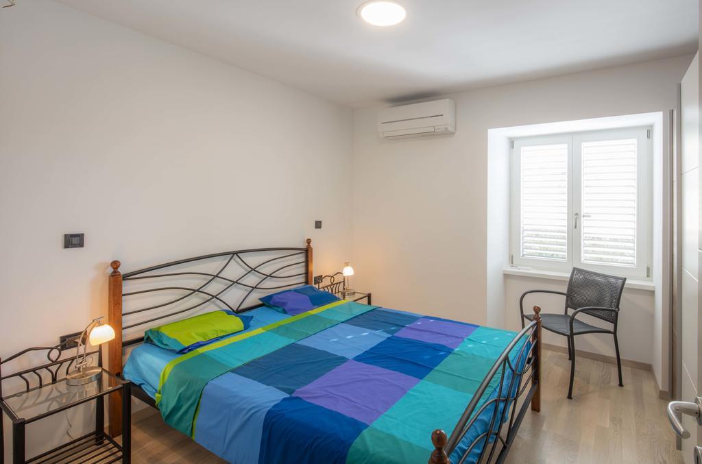 מאלי לוסיניי Apartments Villa Adrienne מראה חיצוני תמונה