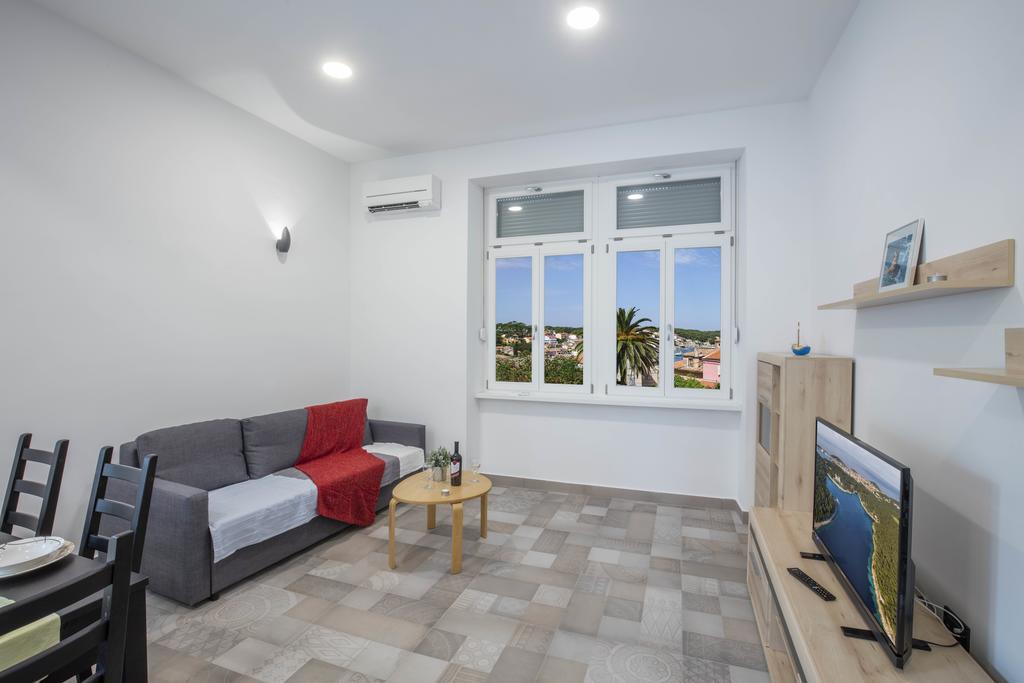 מאלי לוסיניי Apartments Villa Adrienne מראה חיצוני תמונה
