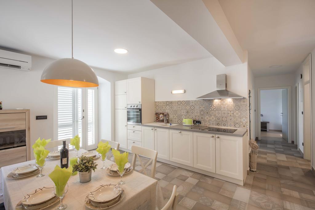 מאלי לוסיניי Apartments Villa Adrienne מראה חיצוני תמונה