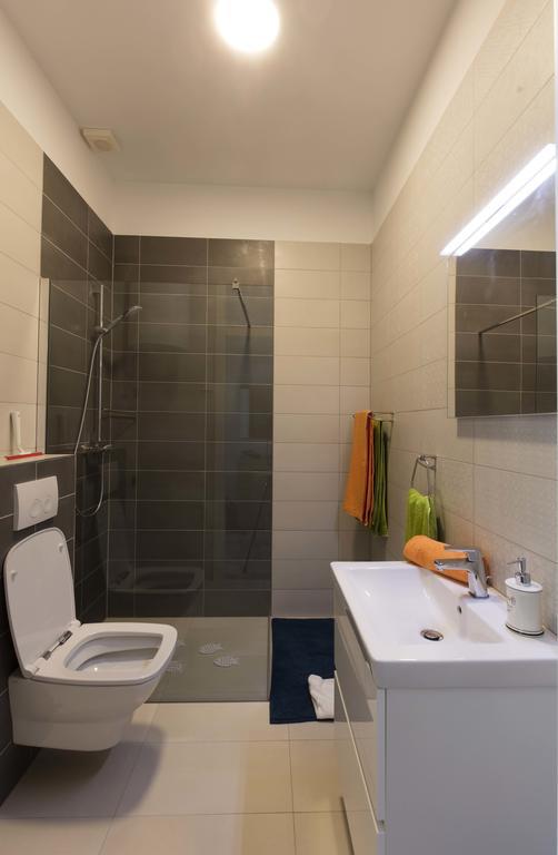 מאלי לוסיניי Apartments Villa Adrienne מראה חיצוני תמונה