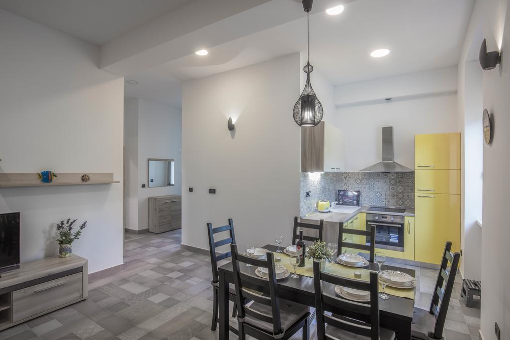 מאלי לוסיניי Apartments Villa Adrienne מראה חיצוני תמונה
