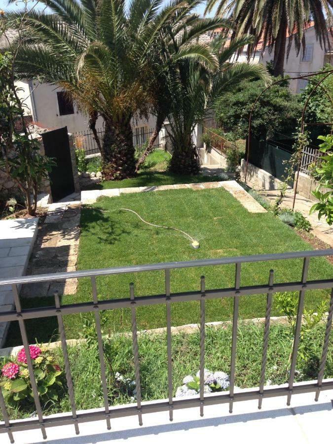 מאלי לוסיניי Apartments Villa Adrienne מראה חיצוני תמונה