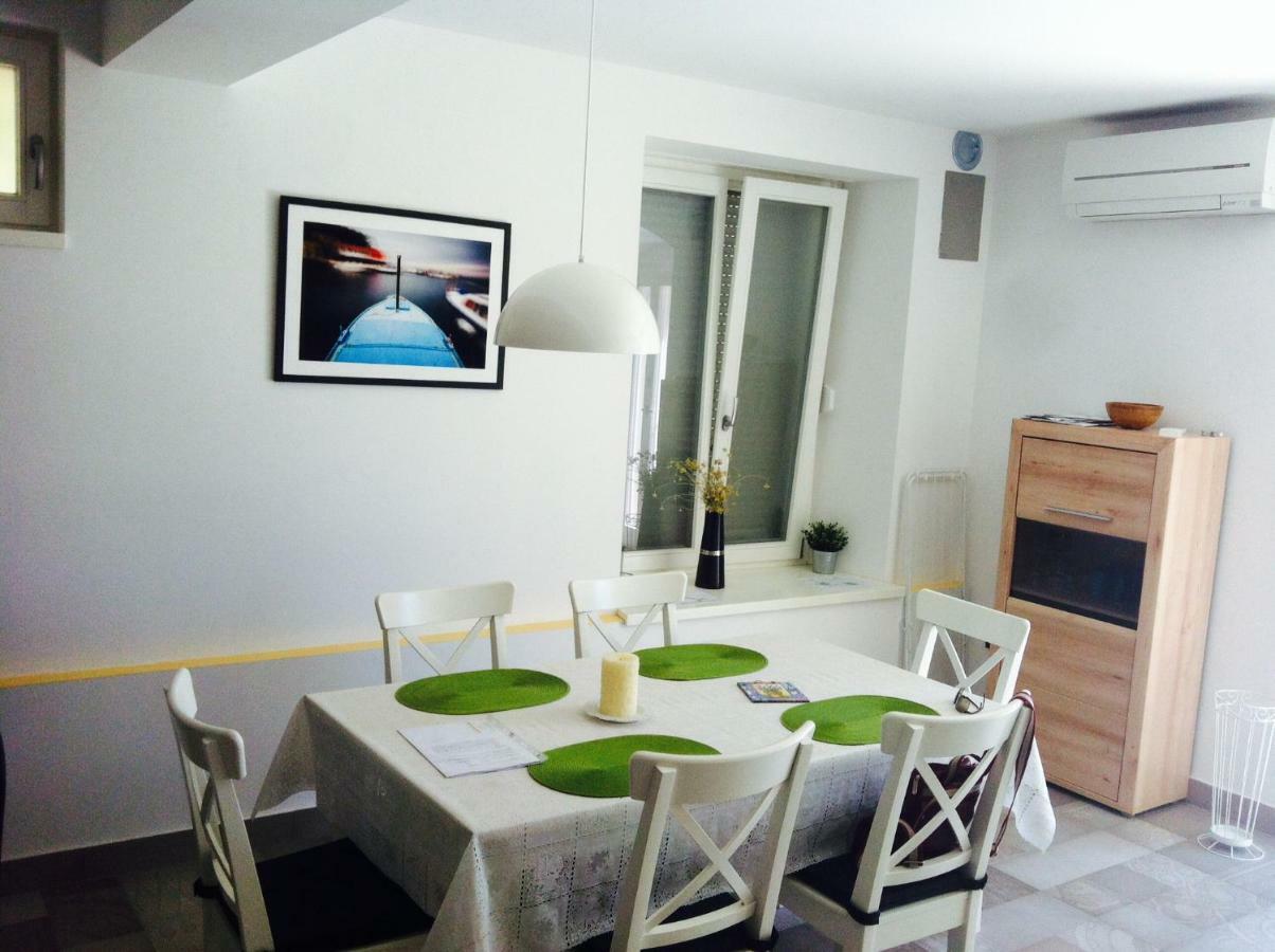 מאלי לוסיניי Apartments Villa Adrienne מראה חיצוני תמונה