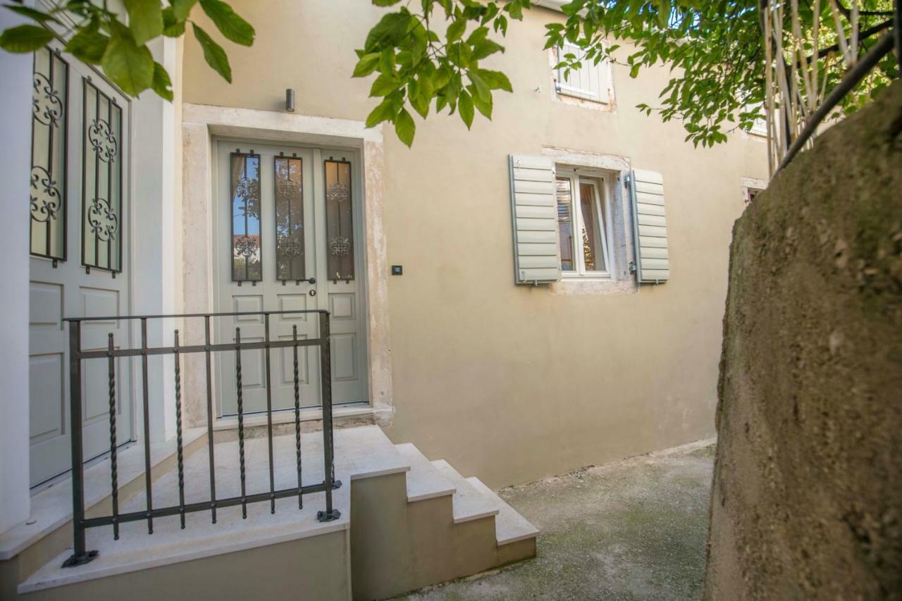 מאלי לוסיניי Apartments Villa Adrienne מראה חיצוני תמונה