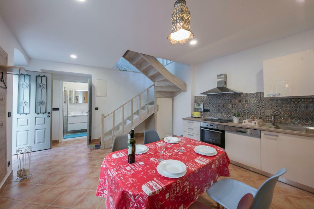 מאלי לוסיניי Apartments Villa Adrienne מראה חיצוני תמונה