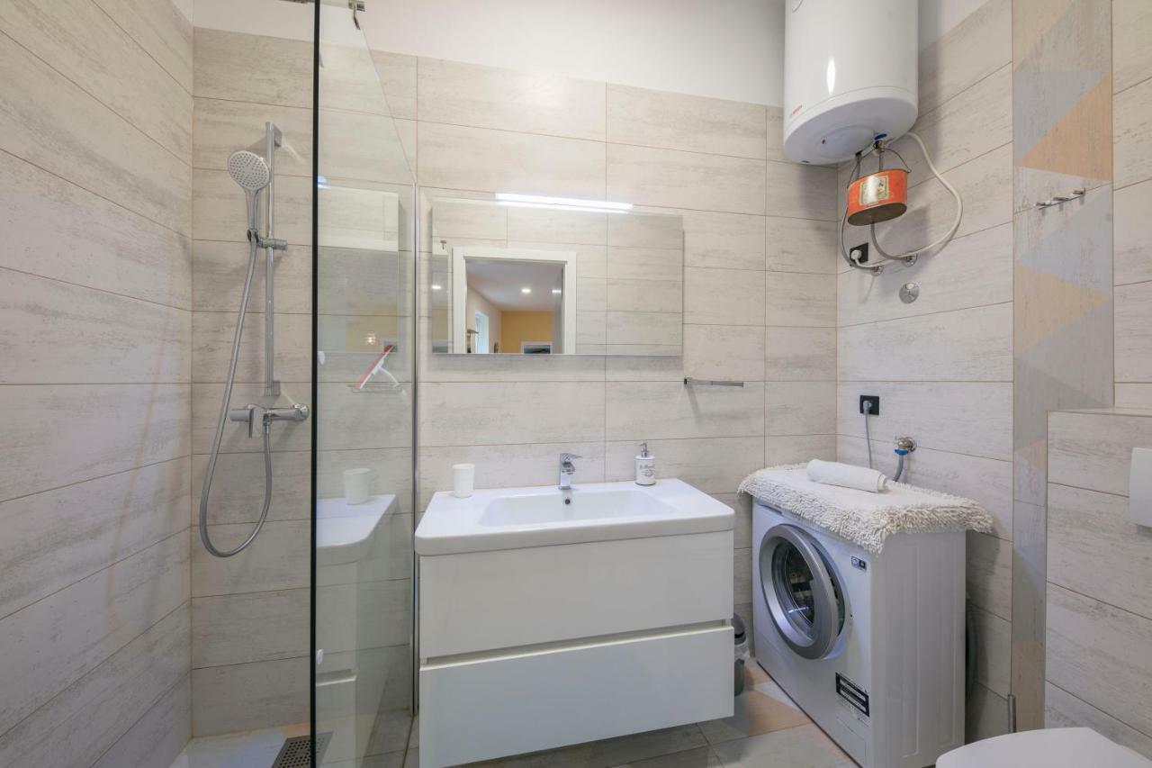 מאלי לוסיניי Apartments Villa Adrienne מראה חיצוני תמונה
