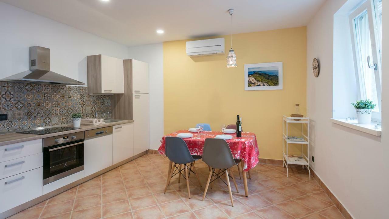 מאלי לוסיניי Apartments Villa Adrienne מראה חיצוני תמונה