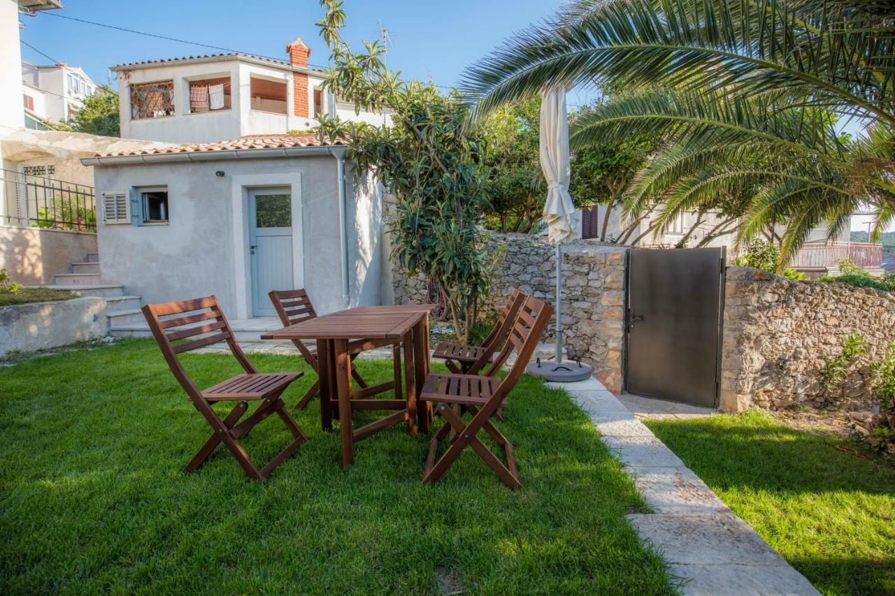 מאלי לוסיניי Apartments Villa Adrienne מראה חיצוני תמונה